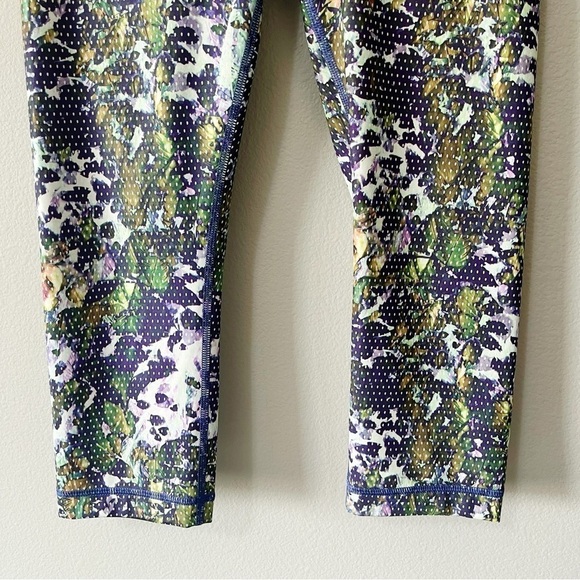 Lululemon Wunder Under Crop II Full-On Luxtreme Floral Sport White Multi Size 6? - Picture 4 of 12